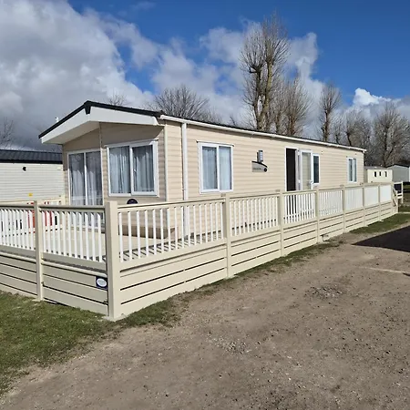 New Beach Holiday Park Burmarsh Exterior photo